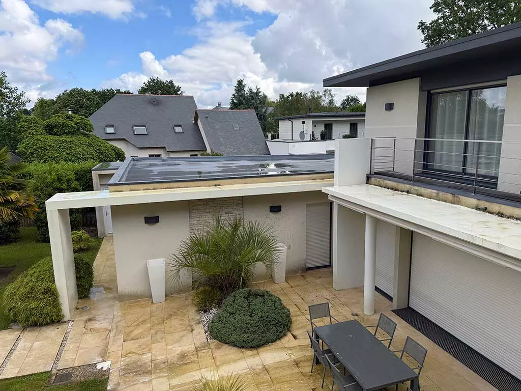 Nettoyage de rebords en béton à Sainte-Luce-sur-Loire après